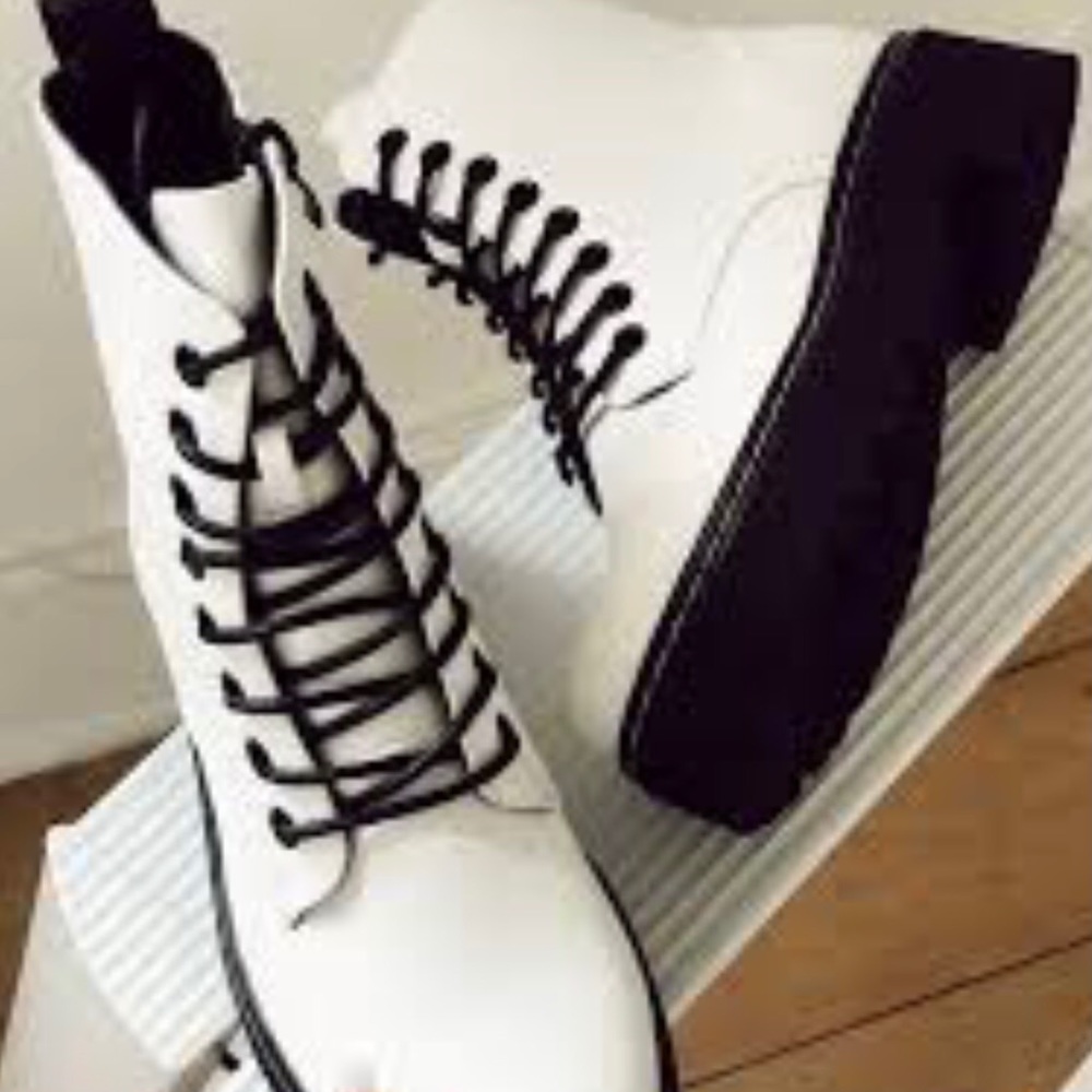 CARRA COMBAT BOOTS SIZE 7.5